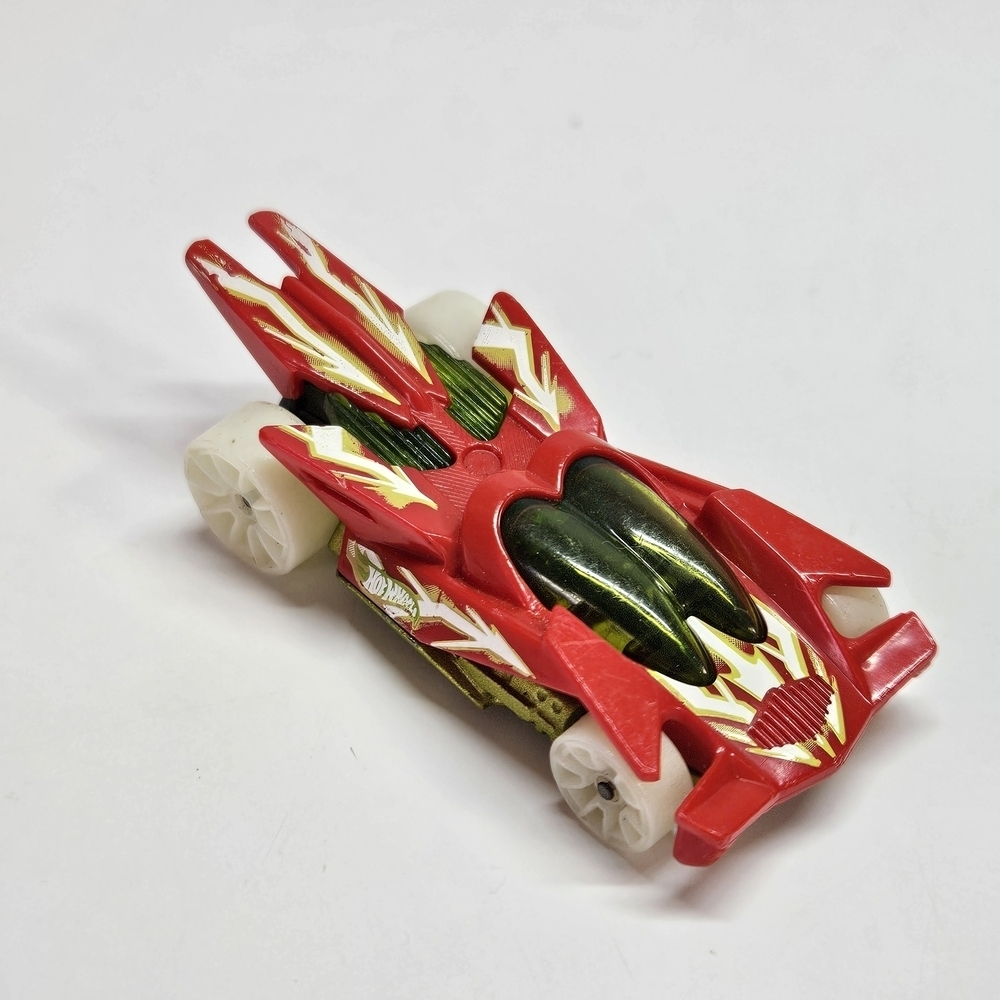 Hot Wheels HW Glow Wheels RD-02 Red Green Diecast Car 2017 1:64